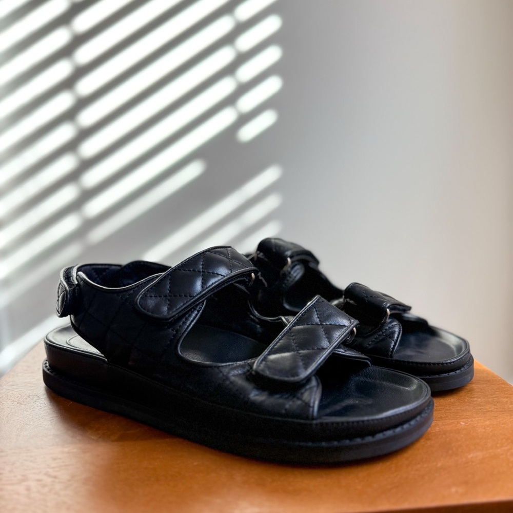 NWOT Tony Bianco Hiranni Black Sheep Sandal in Nappa Size 39